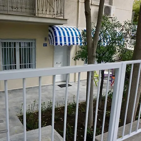 Stylish With Patio, 5min To Metro Афины