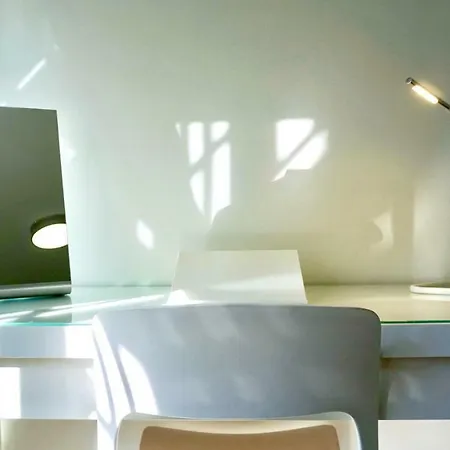 Апартаменты Stylish With Patio, 5min To Metro Афины