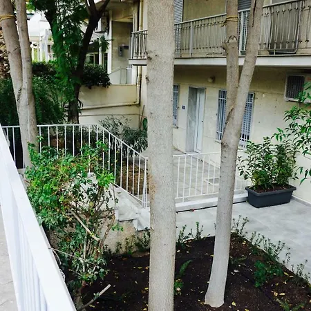Stylish With Patio, 5min To Metro Афины