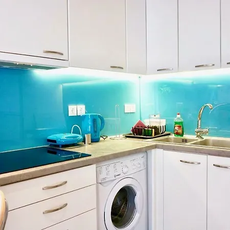 Stylish With Patio, 5min To Metro Апартаменты *