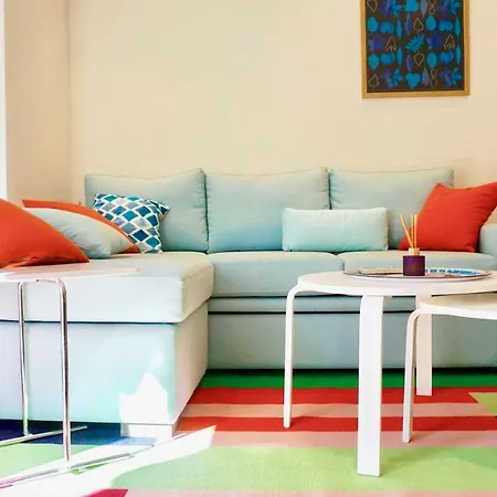 Stylish With Patio, 5min To Metro Апартаменты